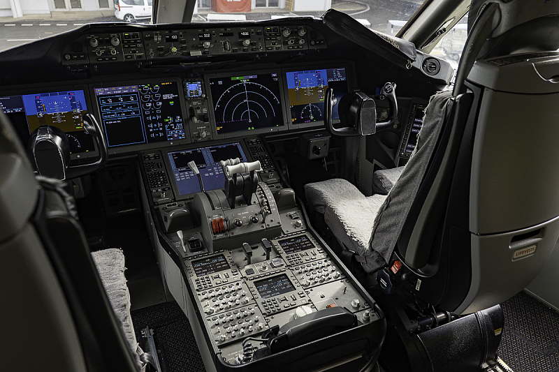 kokpit Boeingu 787 Dreamliner společnosti Etihad