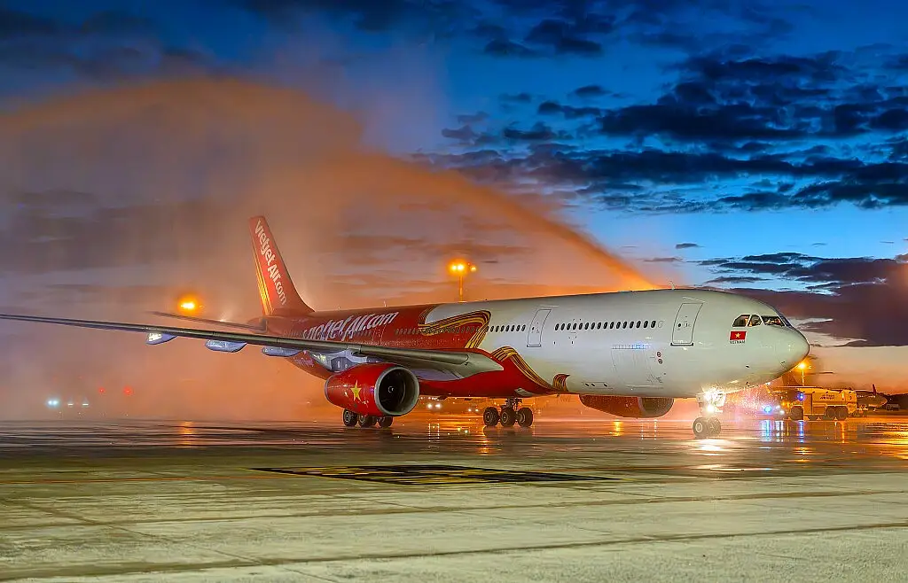vietjet - prague - airport - plane4.jpg