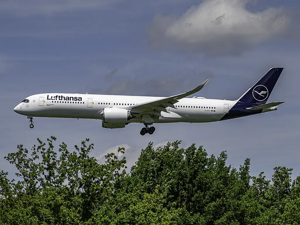 Lufthansa - Airbus - A350.jpg