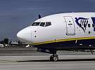 Drama na palubě: Ryanairu se po startu rozbilo okno, cestujícího museli tahat zpět do kabiny