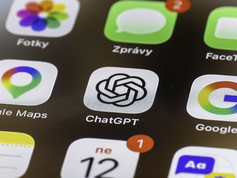 Aplikace ChatGPT na mobilním telefonu