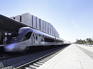 Mezi Dubají a Abú Dhabí poprvé vlakem. Etihad Rail zvládne cestu za 57 minut