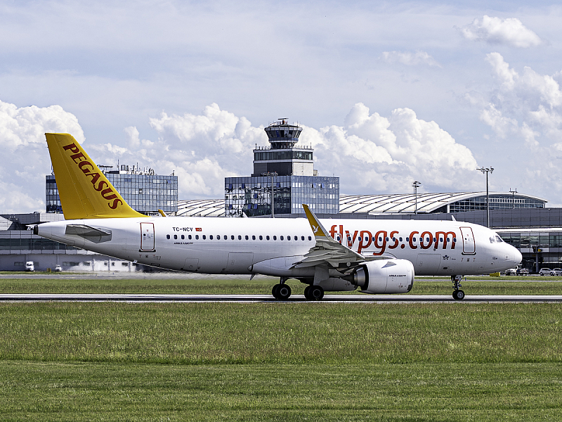 Letadlo Pegasus Airbus A320neo na Letišti Praha, ilustrační foto