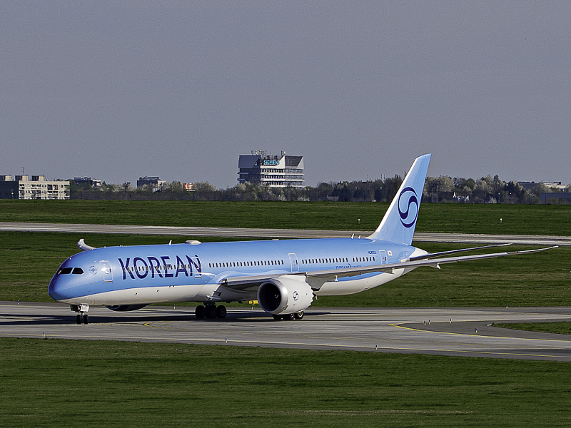Letadlo Boeing 787 Dreamliner na Letišti Praha