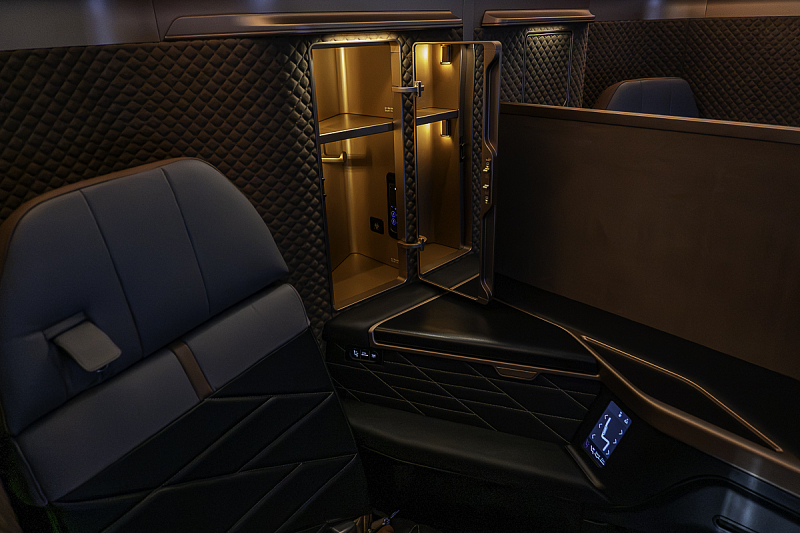 First Class STARLUX AIRSORAYAMA