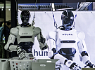 Z futuristické ukázky na veletrhu k reálnému provozu. Němečtí roboti NEURA míří do nemocnic