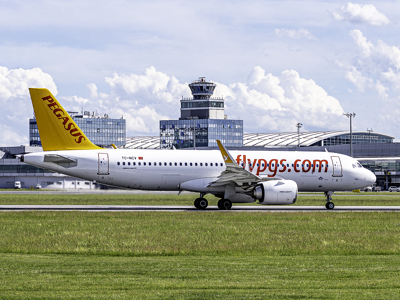 Pegasus Airbus A320neo na Letišti Praha
