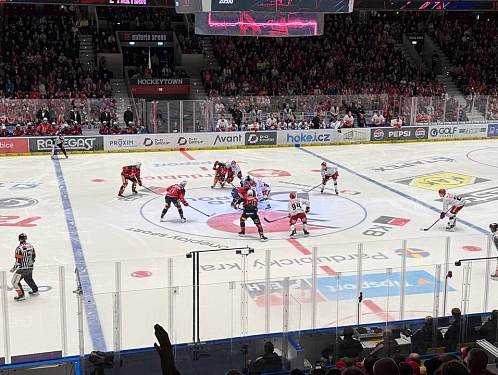 Derby pro Hradec. Dynamo po mistrovských oslavách padlo 3:5