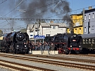 Letohrad se zahalil do páry. Největší setkání parních vlaků v Česku přilákalo železniční nadšence
