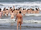 Stovky nahých těl na plážích a všichni se cítí úžasně. To je naturismus