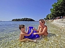 Deset kontroverzí ve výchově k naturismu.